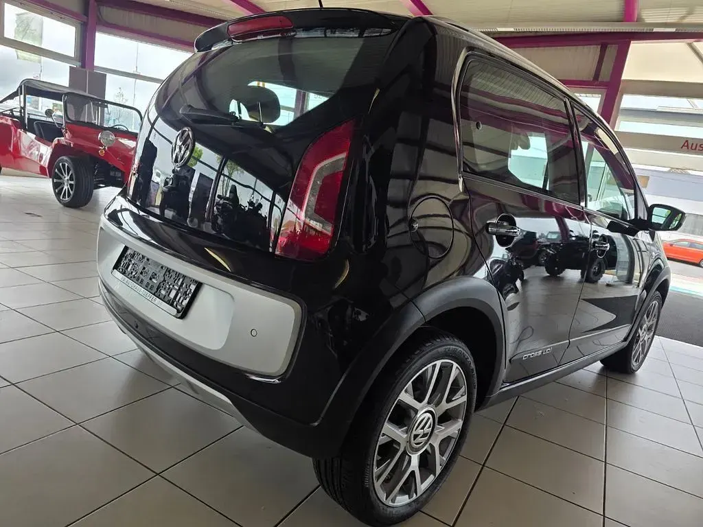 Gebraucht VW cross up! 75 PS (55 kW) 2015 Schwarz Kleinwagen