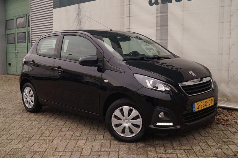 Gebraucht Peugeot 108 Premium 72 PS (52 kW) 2019 Schwarz Limousine