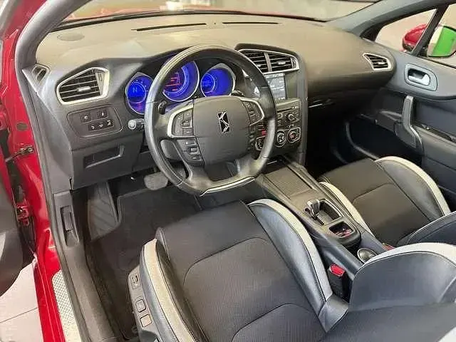 Gebraucht Citroën DS4 So Chic 114 PS (83 kW) 2015 Rot Kleinwagen