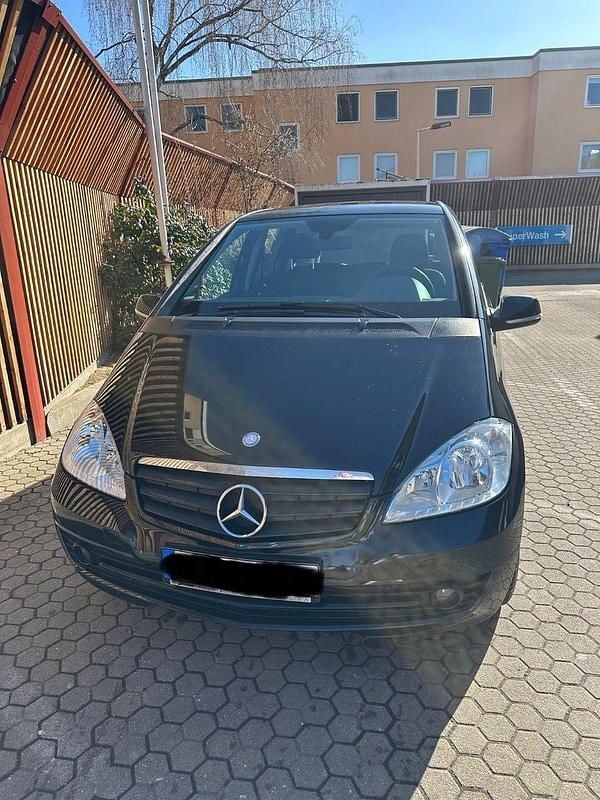 Gebraucht Mercedes A160 82 PS (60 kW) 2012 Schwarz Kleinwagen