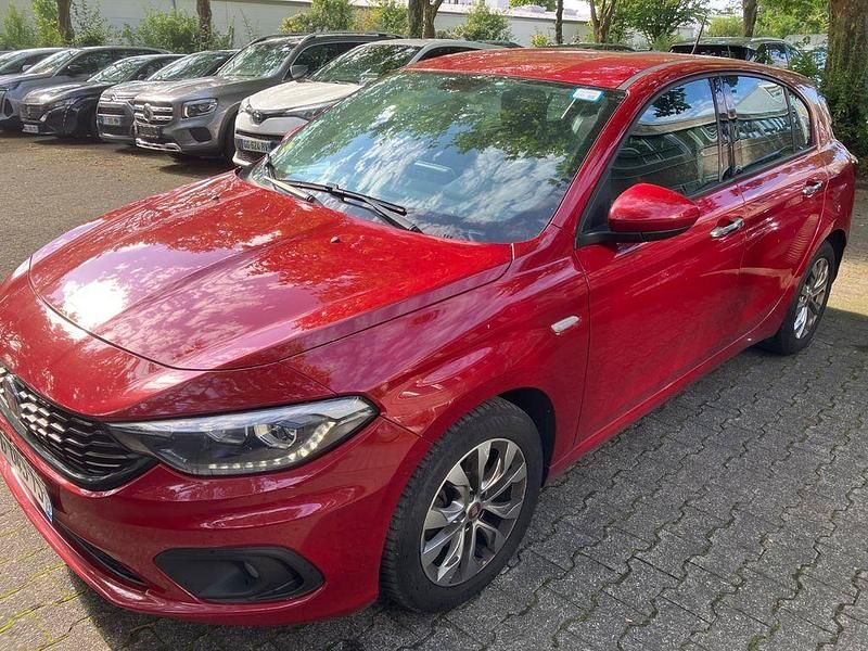 Rot Gebraucht 2019 Fiat Tipo Lounge Limousine | 8.211 € (Guter Preis) - Bild 1/4