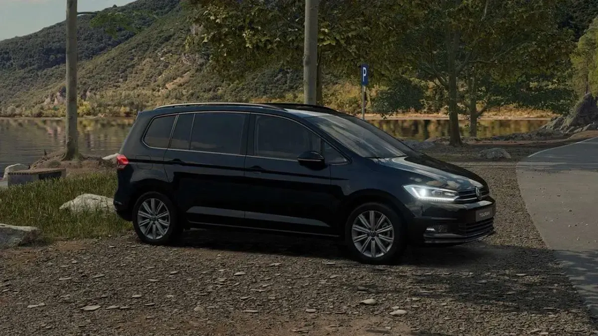 Gebraucht VW Touran Highline 150 PS (110 kW) 2025 Schwarz Van / Kleinbus