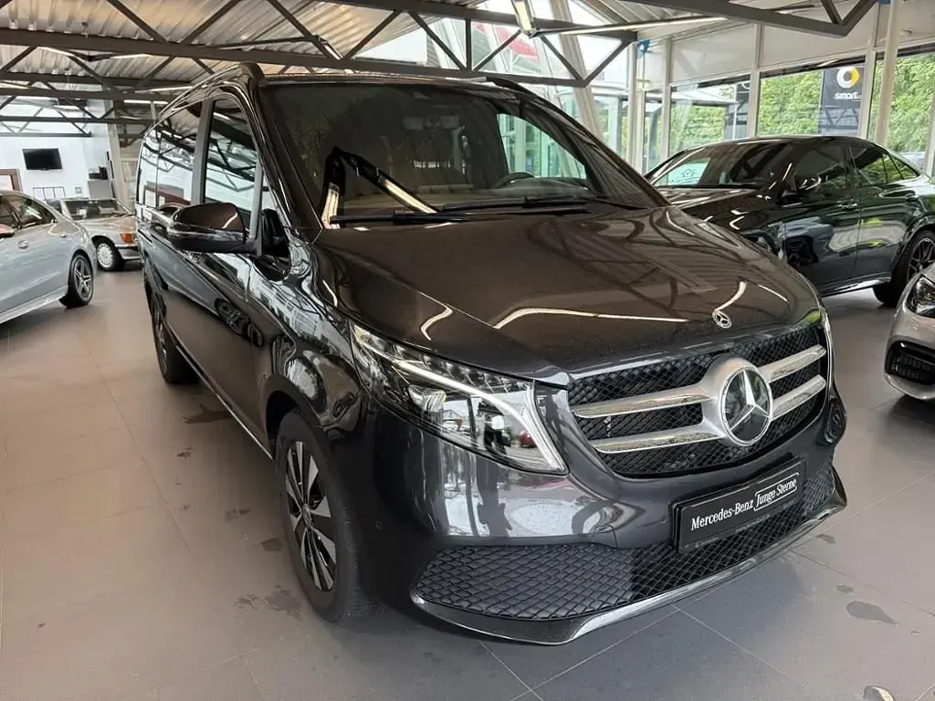 Gebraucht Mercedes V300 237 PS (174 kW) 2023 Graphitgrau metallic Van / Kleinbus