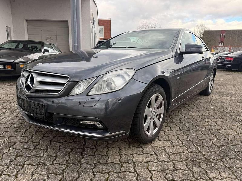 Gebraucht Mercedes E250 204 PS (150 kW) 2011 Tenoritgrau  metalliclack Coupé