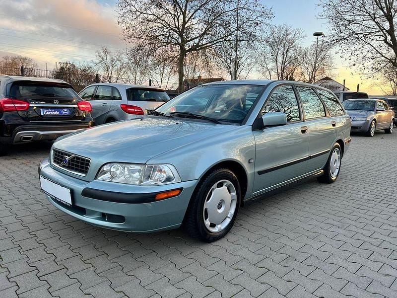 Gebraucht Volvo V40 Standard 122 PS (89 kW) 2004 Grau Limousine