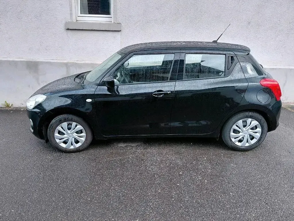 Gebraucht Suzuki Swift Club 90 PS (66 kW) 2020 Schwarz Kleinwagen