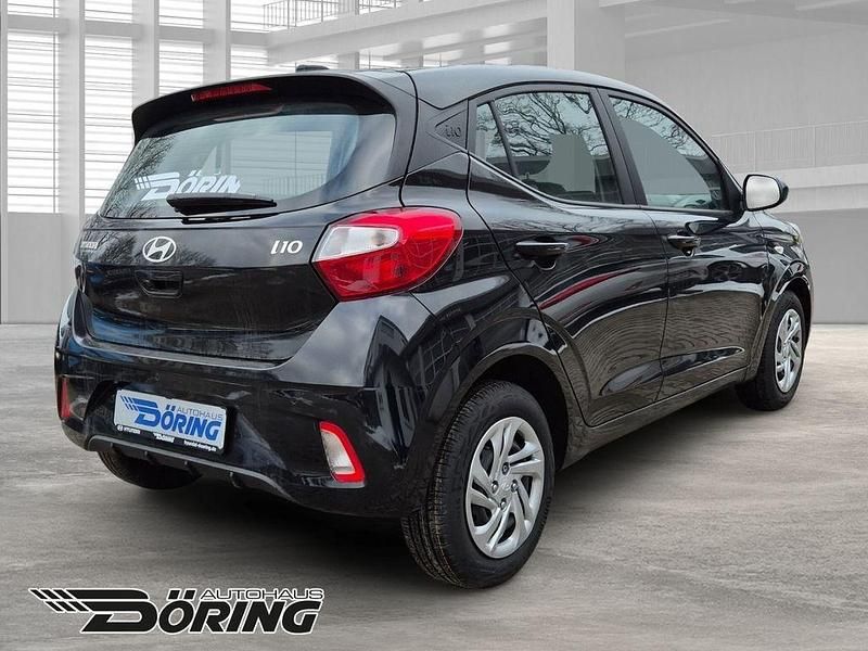 Gebraucht Hyundai i10 Select 63 PS (46 kW) 2024 Phantom black / met Kleinwagen