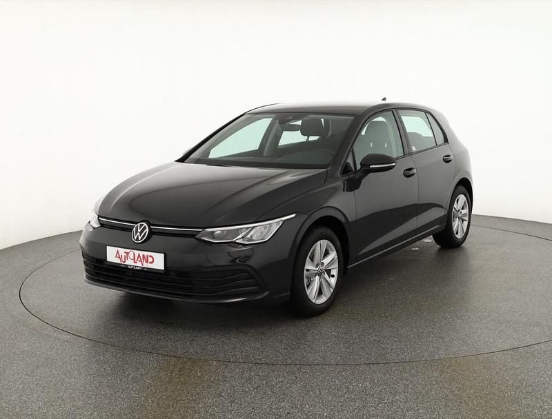 Weiß Gebraucht 2020 VW Golf VIII Life Limousine | 23.990 € (Fairer Preis) - Bild 1/4