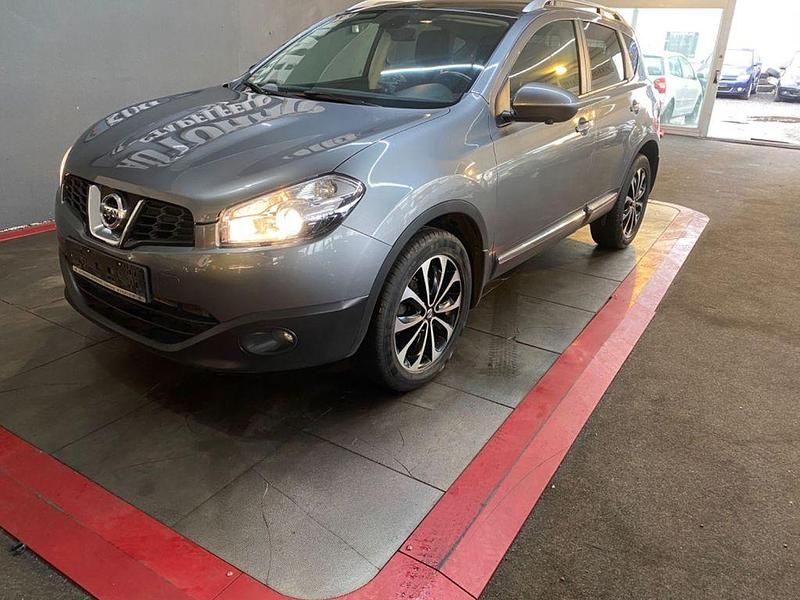 Grau Gebraucht 2012 Nissan Qashqai 360º SUV | 11.980 € (Etwas zu teuer) - Bild 1/4