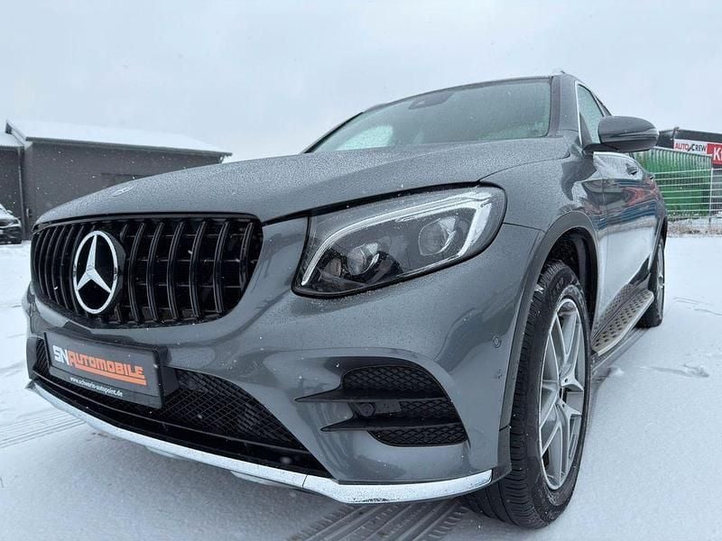 Grau Gebraucht 2018 Mercedes GLC350 AMG line SUV | 21.900 € (Fairer Preis) - Bild 1/4