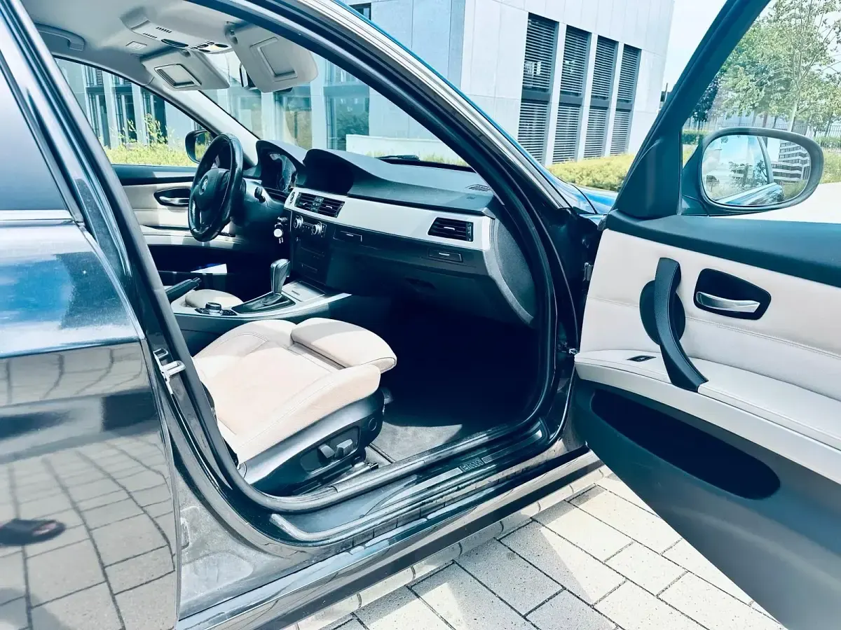 Gebraucht BMW 325 Comfort Edition 197 PS (144 kW) 2009 Schwarz Kombi