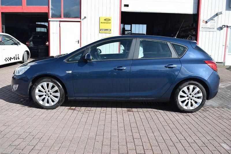 Gebraucht Opel Astra Edition 116 PS (85 kW) 2010 Blau Limousine