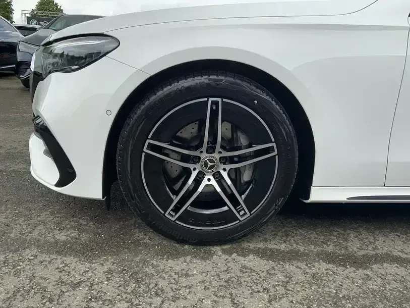 Gebraucht Mercedes E200 AMG 204 PS (150 kW) 2025 Weiss Limousine