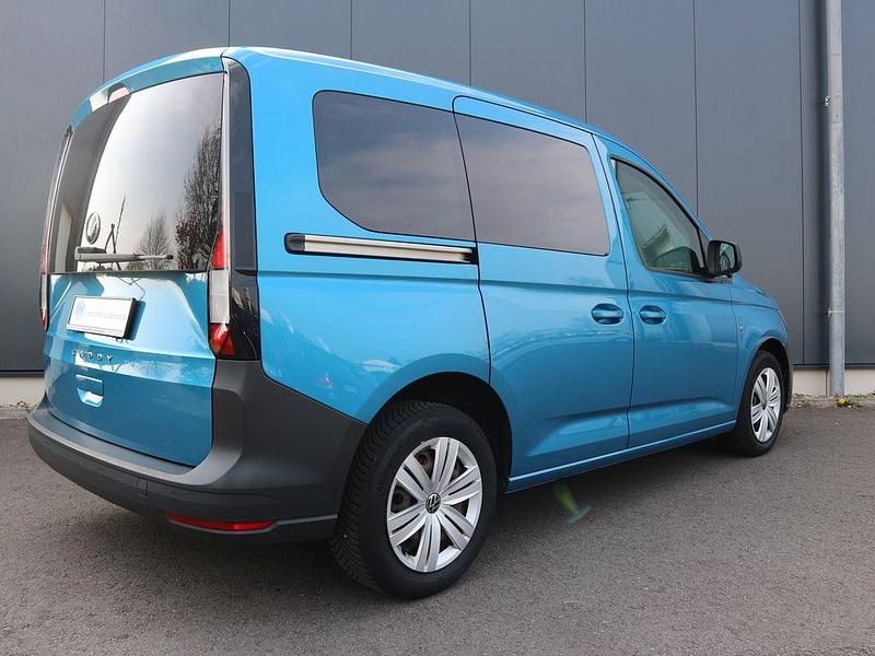 Second-hand VW Caddy Basis 122 CP (89 kW) 2021 Albastru Monovolum