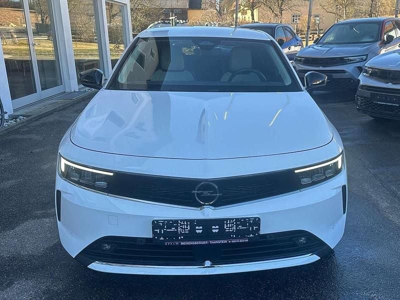 Usado Opel Astra Elegance 150 HP (110 kW) 2023 Branco Citadino