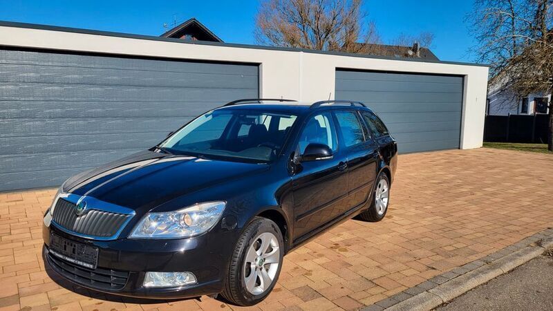 Schwarz Gebraucht 2010 Skoda Octavia Elegance Kombi | 5.499 € (Guter Preis) - Bild 1/4