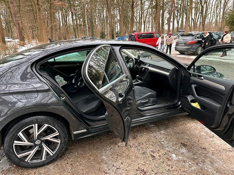 Gebraucht VW Passat Highline 190 PS (139 kW) 2019 Grau Limousine