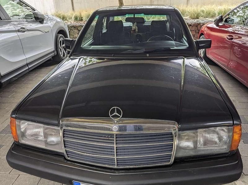 Schwarz Gebraucht 1993 Mercedes 190 Limousine | 10.800 € - Bild 1/4