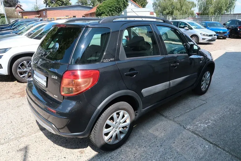 Gebraucht Suzuki SX4 Club 135 PS (99 kW) 2012 Schwarz SUV