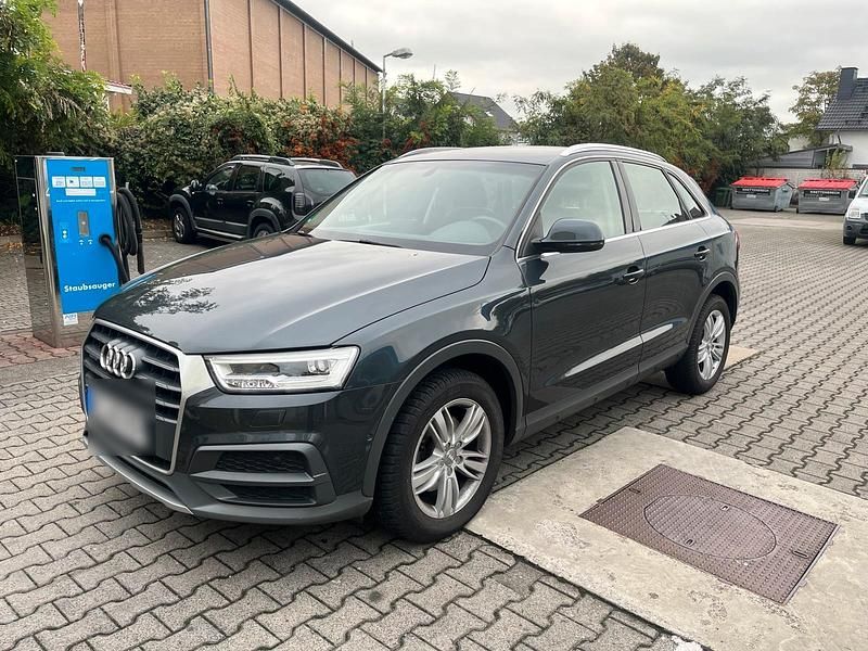 Grau Gebraucht 2018 Audi Q3 SUV | 23.499 € (Superpreis) - Bild 1/4