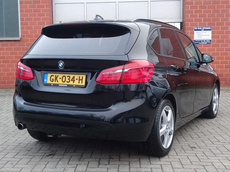 Gebraucht BMW 218 Basis 136 PS (100 kW) 2015 Schwarz Kombi