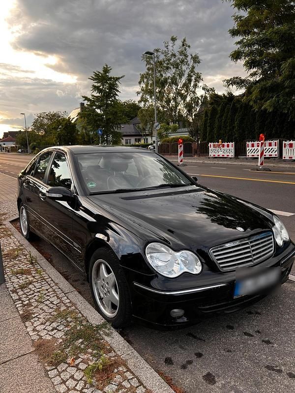 Schwarz Gebraucht 2005 Mercedes C200 Limousine | 3.200 € (Guter Preis) - Bild 1/4