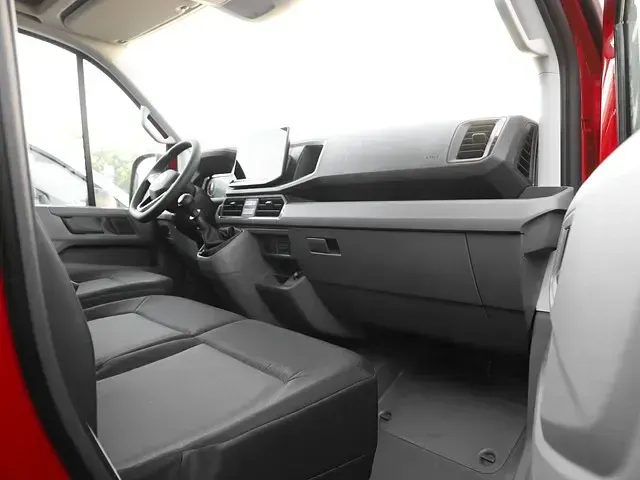 Neu VW Crafter 140 PS (102 kW) 2026 Kirschrot Van