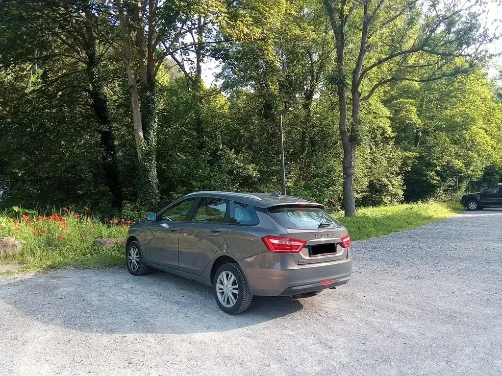 Gebraucht Lada Vesta 106 PS (77 kW) 2018 Grau Kombi