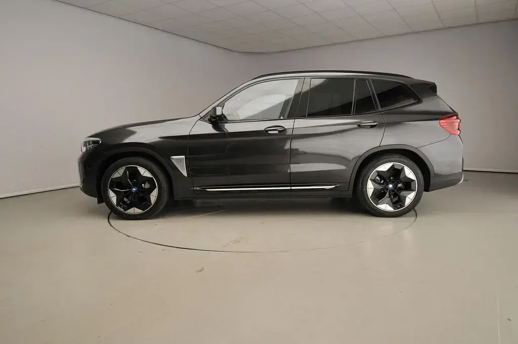 Gebraucht BMW iX3 Executive 210 kW (286 PS) 2021 Grau SUV