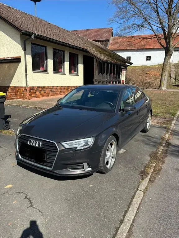 Gebraucht Audi A3 Design 150 PS (110 kW) 2018 Braun Limousine