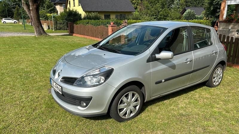 Silber Gebraucht 2006 Renault Clio III Kleinwagen | 3.400 € (Fairer Preis) - Bild 1/4