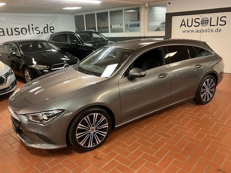Gebraucht Mercedes CLA200 Shooting Brake 150 PS (110 kW) 2021 Mountaingrau Kombi