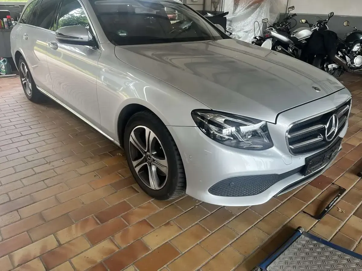 Gebraucht Mercedes E220 194 PS (142 kW) 2019 Silber Kombi