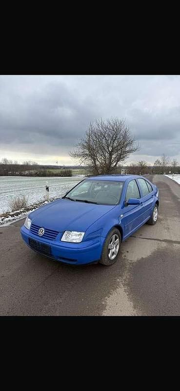 Blau Gebraucht 1998 VW Bora Limousine | 1.100 € - Bild 1/4