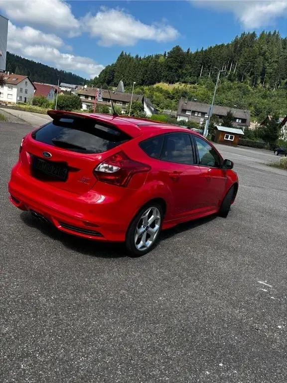 Gebraucht Ford Focus ST 250 PS (183 kW) 2013 Rot Limousine