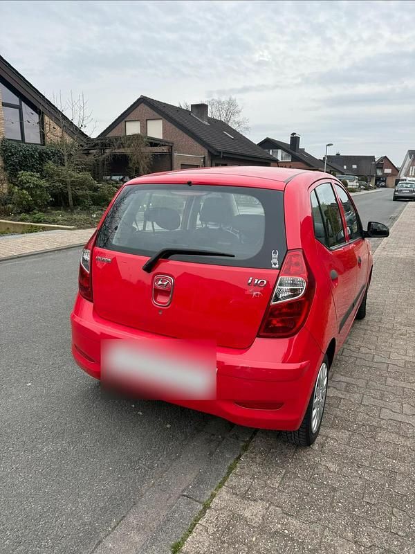 Gebraucht Hyundai i10 69 PS (50 kW) 2012 Rot Kleinwagen