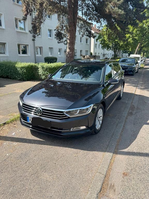 Schwarz Gebraucht 2018 VW Passat Comfortline Kombi | 19.200 € (Fairer Preis) - Bild 1/4