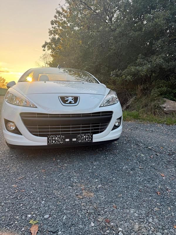 Weiß Gebraucht 2011 Peugeot 207 CC Cabrio | 4.600 € (Fairer Preis) - Bild 1/4