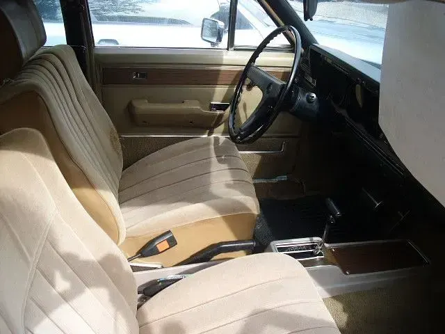 Używany Opel Diplomat 165 KM (121 kW) 1971 Brązowy Sedan/Limuzyna