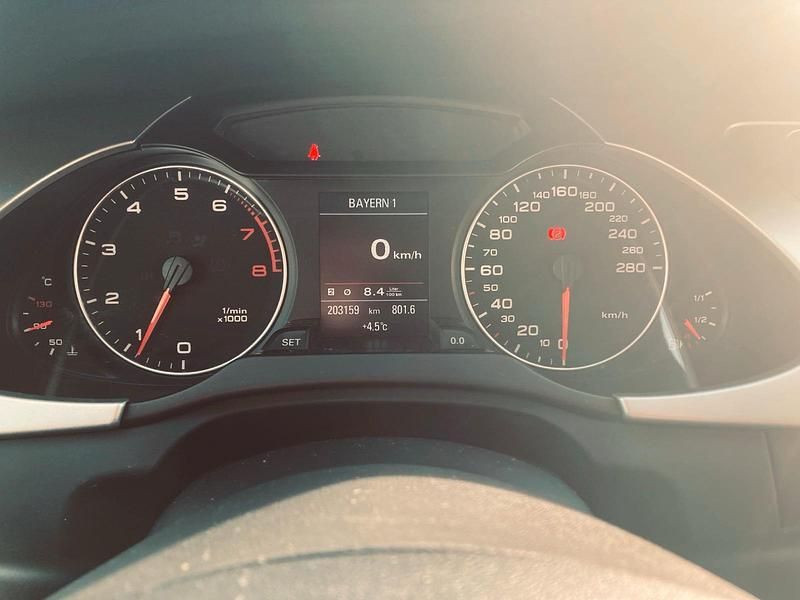 Używany Audi A4 120 KM (88 kW) 2010 Czarny Kombi