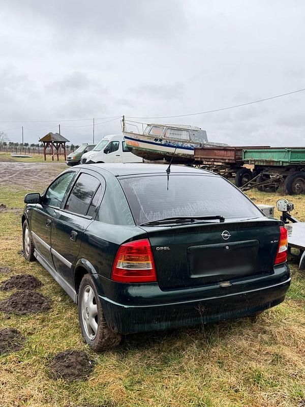 Gebraucht Opel Astra 101 PS (74 kW) 2000 Grün Limousine