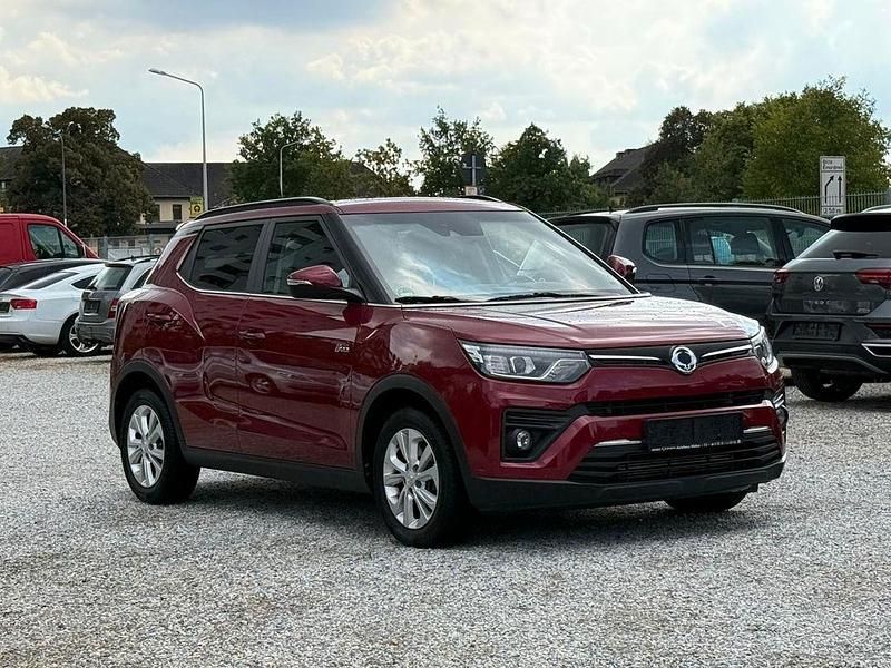 Rot Gebraucht 2020 Ssangyong Tivoli SUV | 14.990 € (Fairer Preis) - Bild 1/4