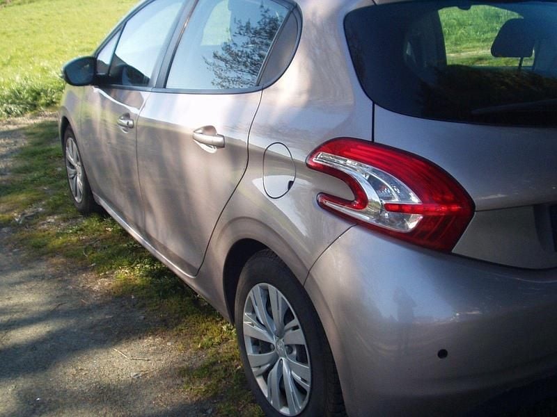 Gebraucht Peugeot 208 Active 82 PS (60 kW) 2012 Kleinwagen