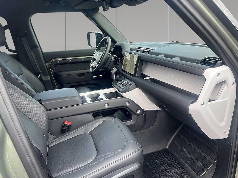 Gebraucht Land Rover Defender SE Dynamic 304 PS (223 kW) 2025 Pangea green SUV