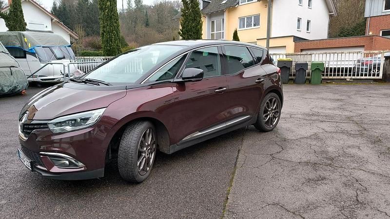 Braun Gebraucht 2022 Renault Scénic IV Black Edition Van / Kleinbus | 19.900 € (Fairer Preis) - Bild 1/4