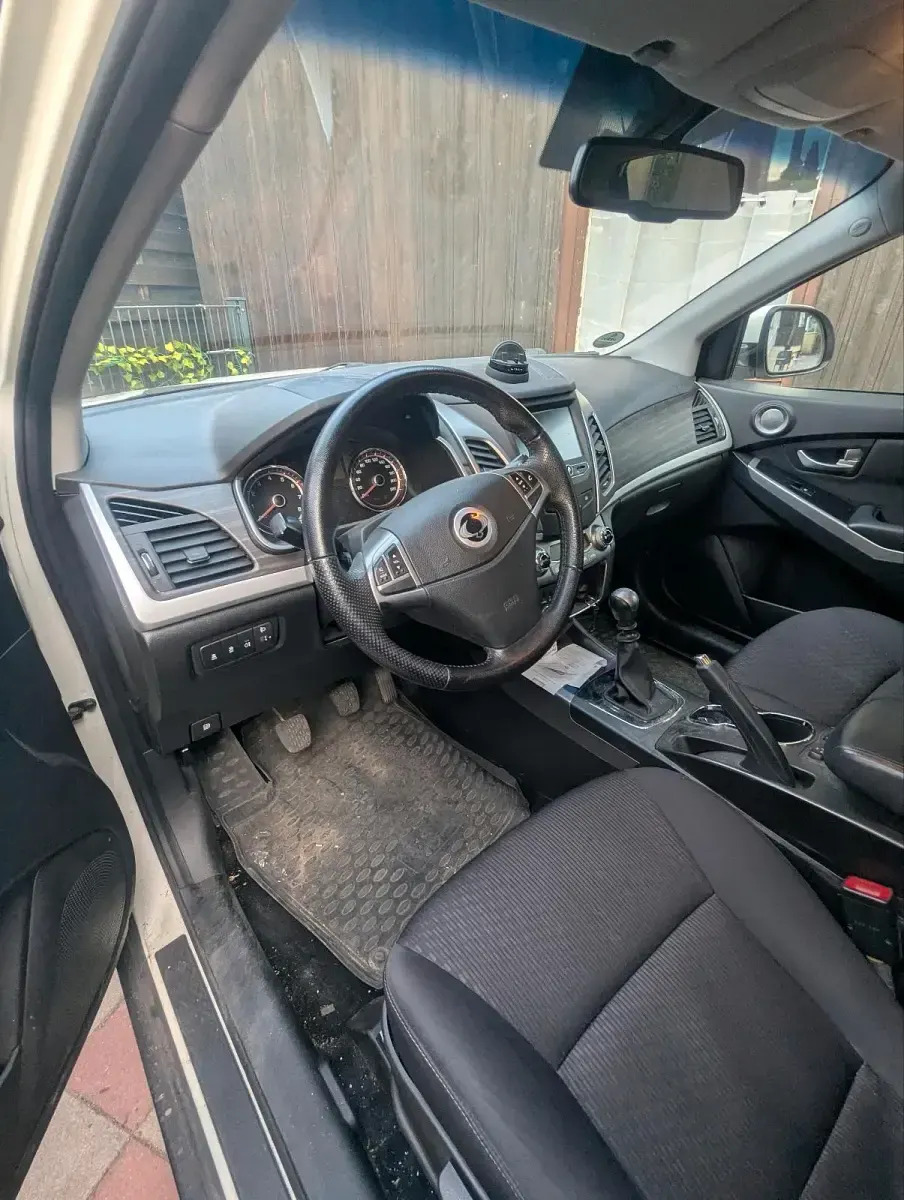 Gebraucht SsangYong Korando 149 PS (109 kW) 2016 Weiß SUV