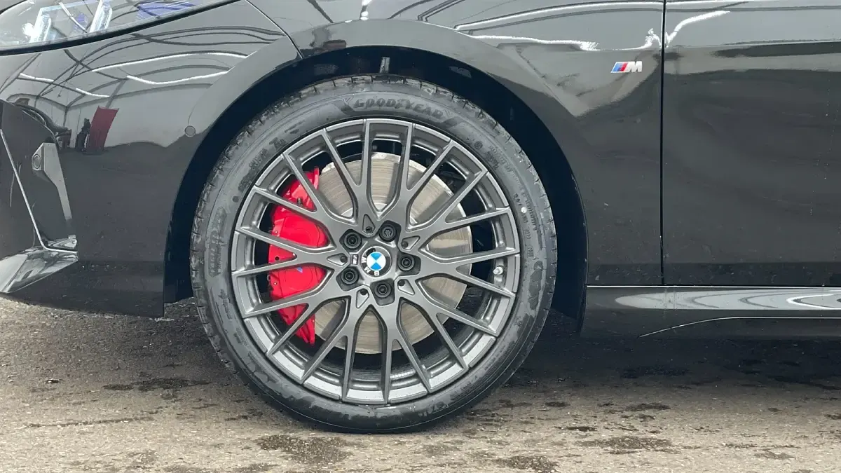 Gebraucht BMW M235 Efficient Dynamics 301 PS (221 kW) 2025 Saphirschwarz metallic Coupé