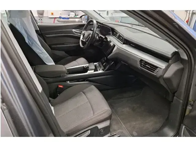 Gebraucht Audi e-tron Advanced 230 kW (313 PS) 2022 Taifungrau metallic SUV