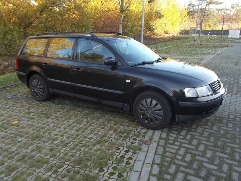 Gebraucht VW Passat 101 PS (74 kW) 2000 Schwarz Kombi
