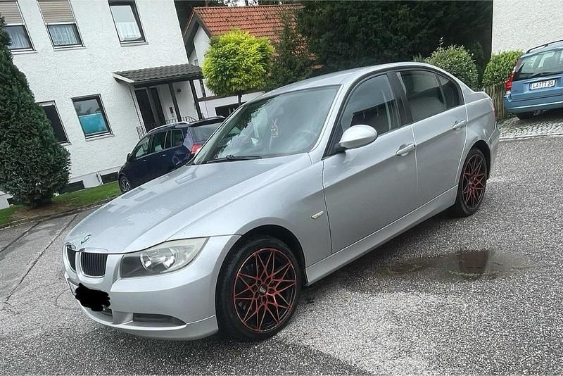 Silber Gebraucht 2008 BMW 318 Sport Line Limousine | 3.100 € (Guter Preis) - Bild 1/4